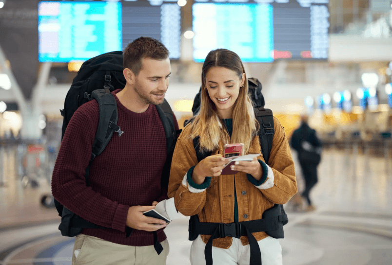 The phone habits people bring into long travel delays